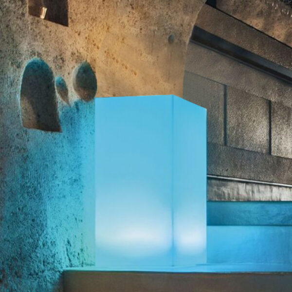 CUBO 40 X 40 X 80 LUMINOSO INDUS CON LED MULTICOLOR E BATTERIA SOLARE - immagine 2